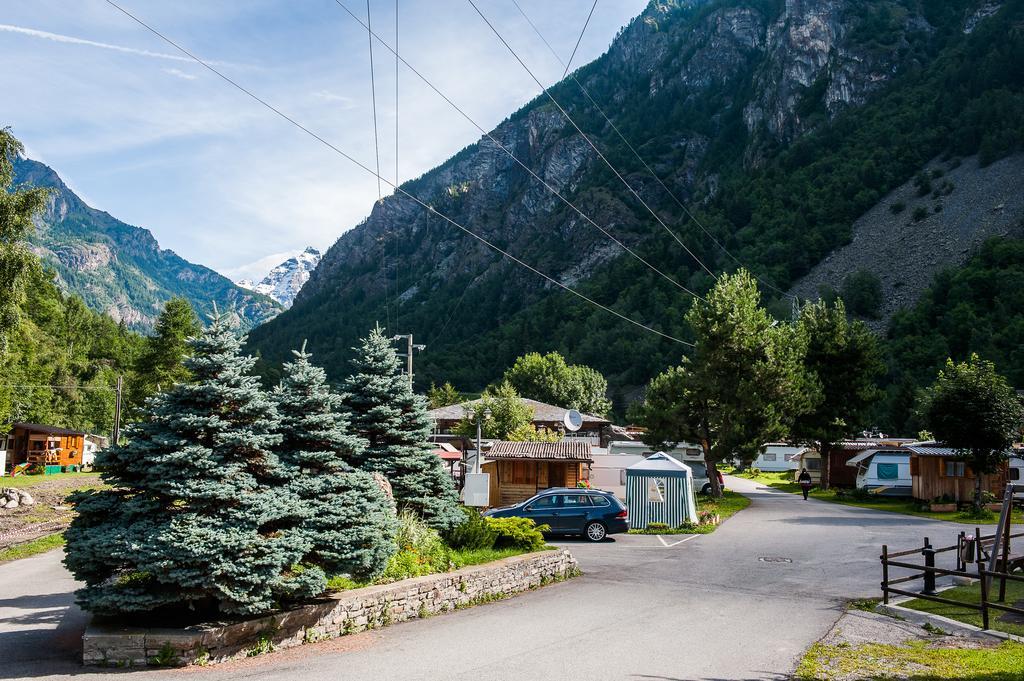 Villaggio Turistico Camping Cervino Antey-Saint-André Eksteriør bilde